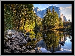 Stany Zjednoczone, Kalifornia, Park Narodowy Yosemite, Kamienie, Drzewa, Gry, Rzeka, Odbicie