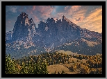 Góry Sassolungo, Dolina Val Gardena, Drzewa, Jesień, Płaskowyż Seiser Alm, Włochy