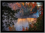 Wodospad, Tahquamenon Falls, Las, Drzewa, Rzeka Tahquamenon, Jesień, Miejscowość Paradise, Stan Michigan, Stany Zjednoczone