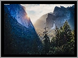 Góry, Wschód słońca, Drzewa, Wodospad Bridalveil Fall, Park Narodowy Yosemite, Kalifornia, Stany Zjednoczone