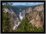 Górny, Wodospad, Upper Yellowstone River Falls, Drzewa, Góry, Rzeka Yellowstone, Park Narodowy Yellowstone, Drzewa, Stan Wyoming, Stany Zjednoczone