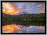 Park Narodowy Mount Rainier, Góry, Jezioro, Drzewa, Wschód słońca, Chmury, Stan Waszyngton, Stany Zjednoczone