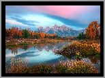 Jesień, Góry, Rzeka, Snake River, Pożółkłe, Drzewa, Trawa, Chmury, Park Narodowy Grand Teton, Stan Wyoming, Stany Zjednoczone