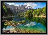 Niemcy, Bawaria, Jezioro Eibsee, Góry, Alpy Bawarskie, Szczyt Zugspitze, Drzewa, Lasy