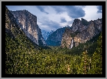 Góry, Drzewa, Wodospad, Bridalveil Fall, Park Narodowy, Yosemite, Stan Kalifornia, Stany Zjednoczone