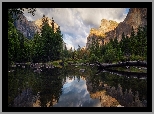 Stany Zjednoczone, Kalifornia, Park Narodowy Yosemite, Góry, Sierra Nevada, Rzeka, Merced River, Drzewa, Chmury